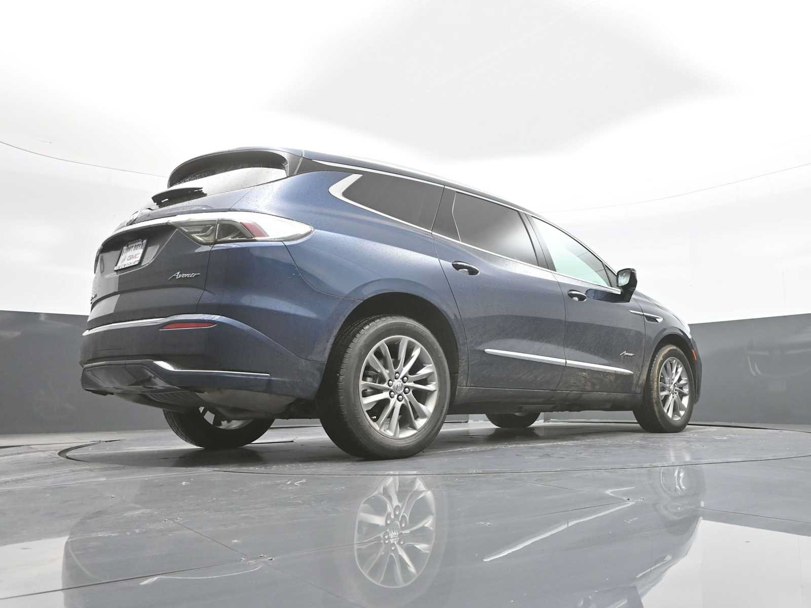 Used 2024 Buick Enclave Avenir w/ Avenir Technology Package AWD/4WD image 43