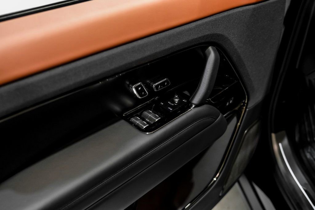 Used 2024 Land Rover Range Rover Sport image 38