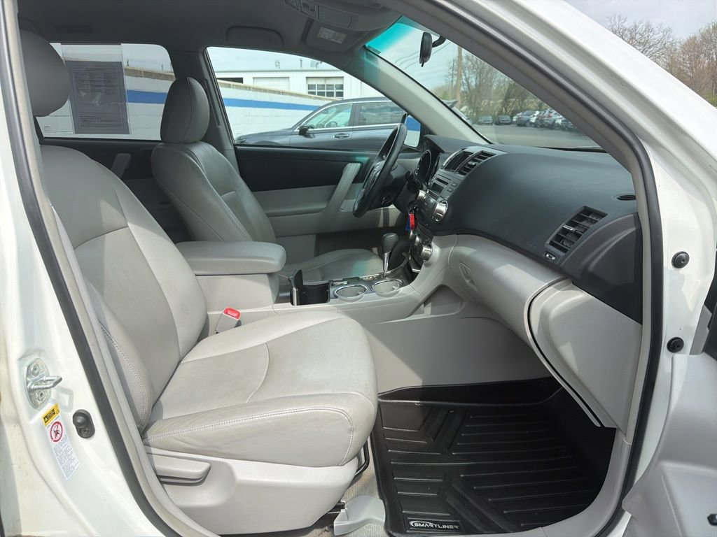 Used 2010 Toyota Highlander 2WD image 24