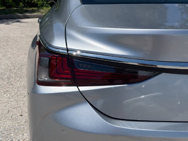 Used 2024 Lexus ES 350 w/ Technology Package FWD image 10