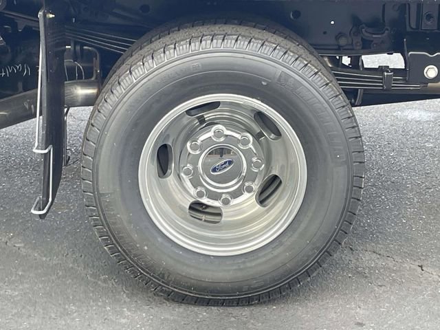 New 2026 Ford F350 XL w/ XL Chrome Package image 27