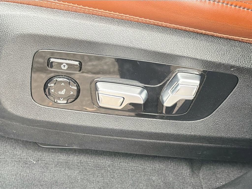 Used 2022 BMW X7 M50i w/ Executive Package image 26