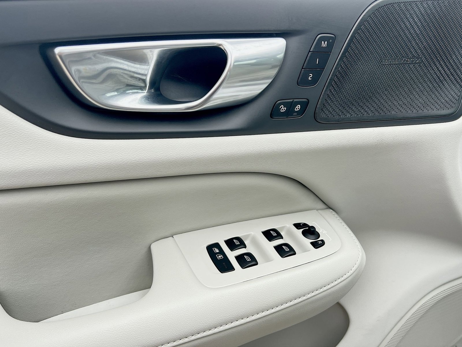 Certified 2023 Volvo S60 B5 Plus w/ Climate Package image 15