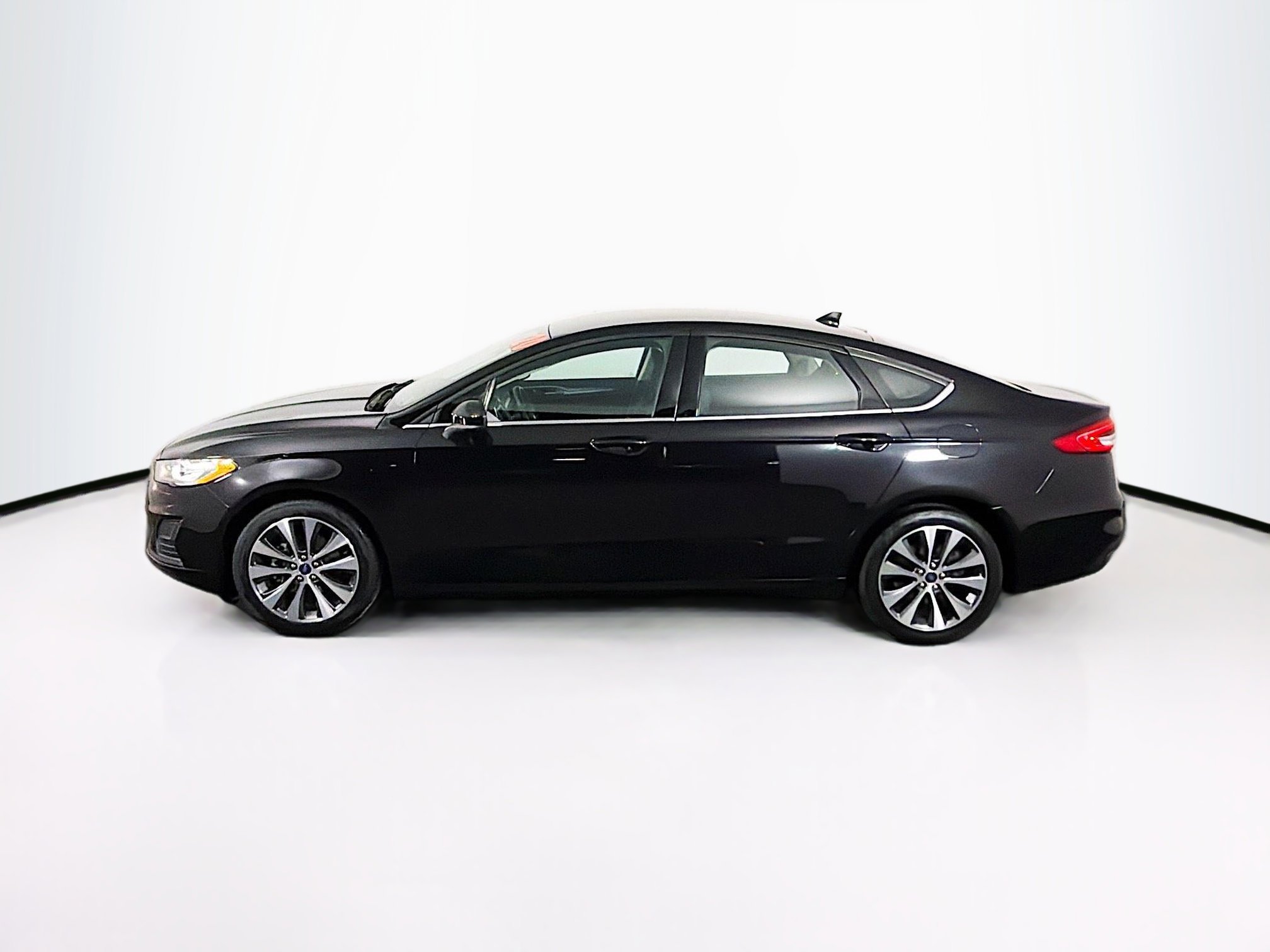 Used 2020 Ford Fusion SE image 5