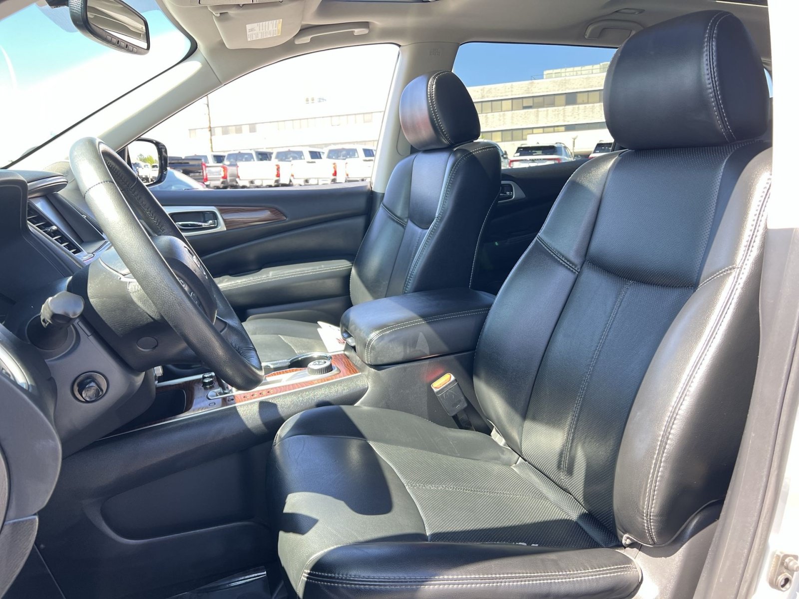 Used 2017 Nissan Pathfinder Platinum w/ Cargo Package AWD/4WD image 13