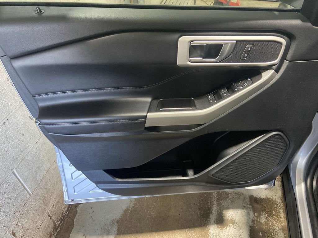 Used 2021 Ford Explorer XLT w/ Equipment Group 202A image 22