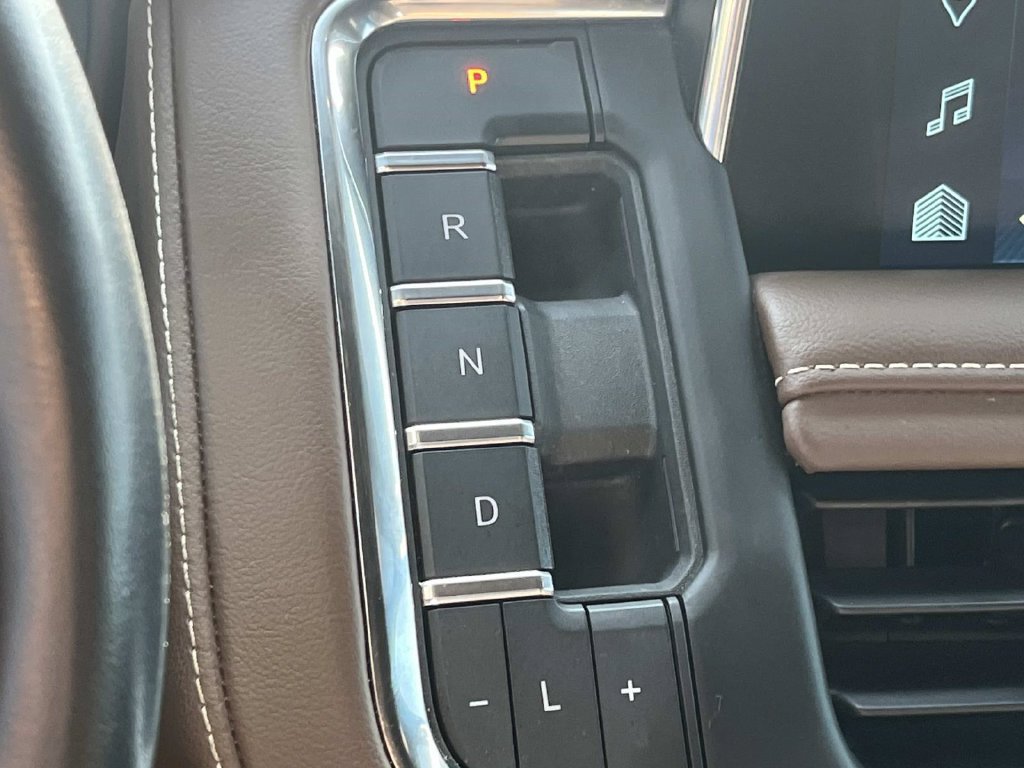 Used 2022 Chevrolet Suburban High Country AWD/4WD image 45