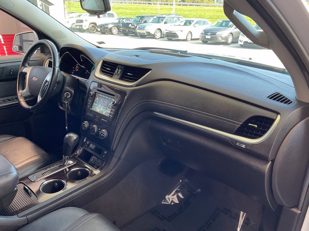 Used 2016 Chevrolet Traverse LT w/ Style and Technology Package AWD/4WD image 17