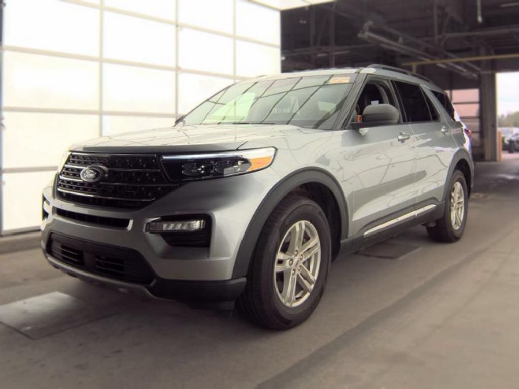 Used 2024 Ford Explorer XLT w/ Equipment Group 202A AWD/4WD image 2