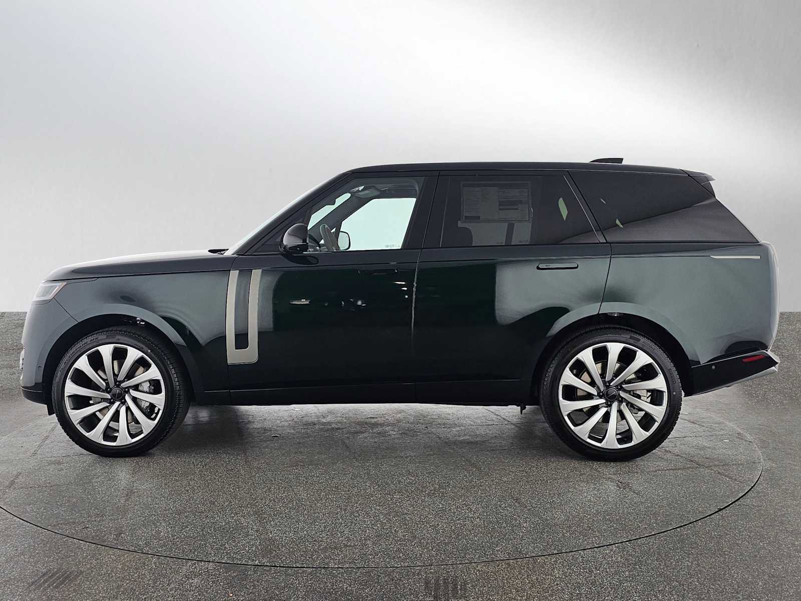 New 2026 Land Rover Range Rover SE image 2
