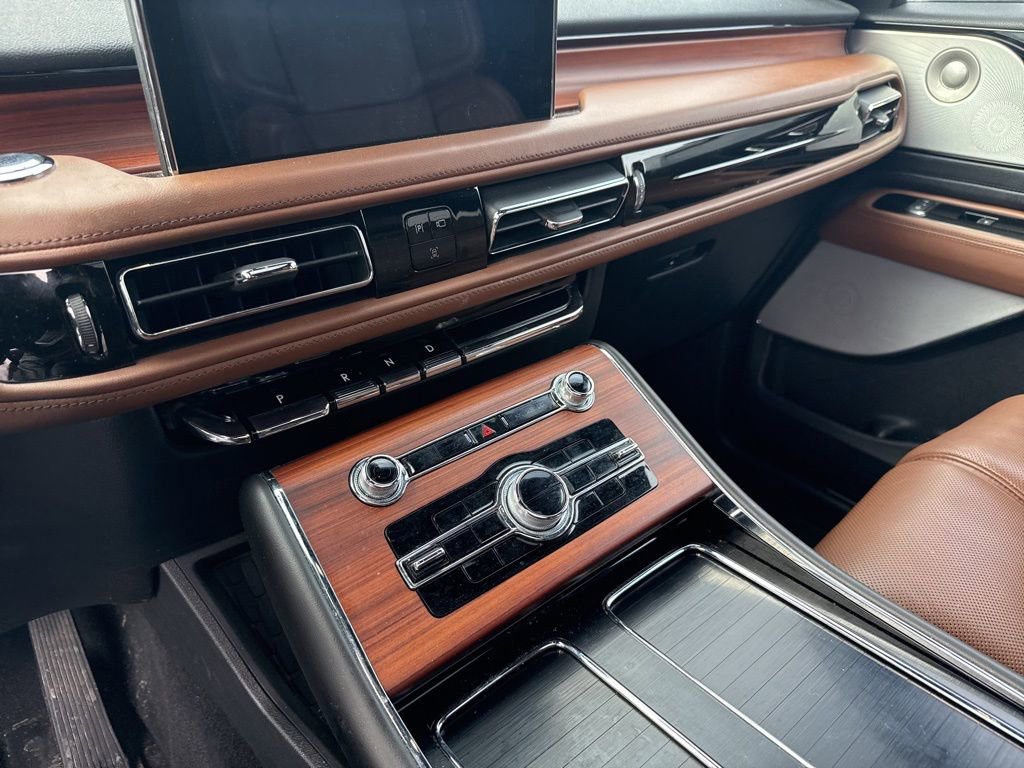 Used 2020 Lincoln Aviator Reserve w/ Equipment Group 202A image 11