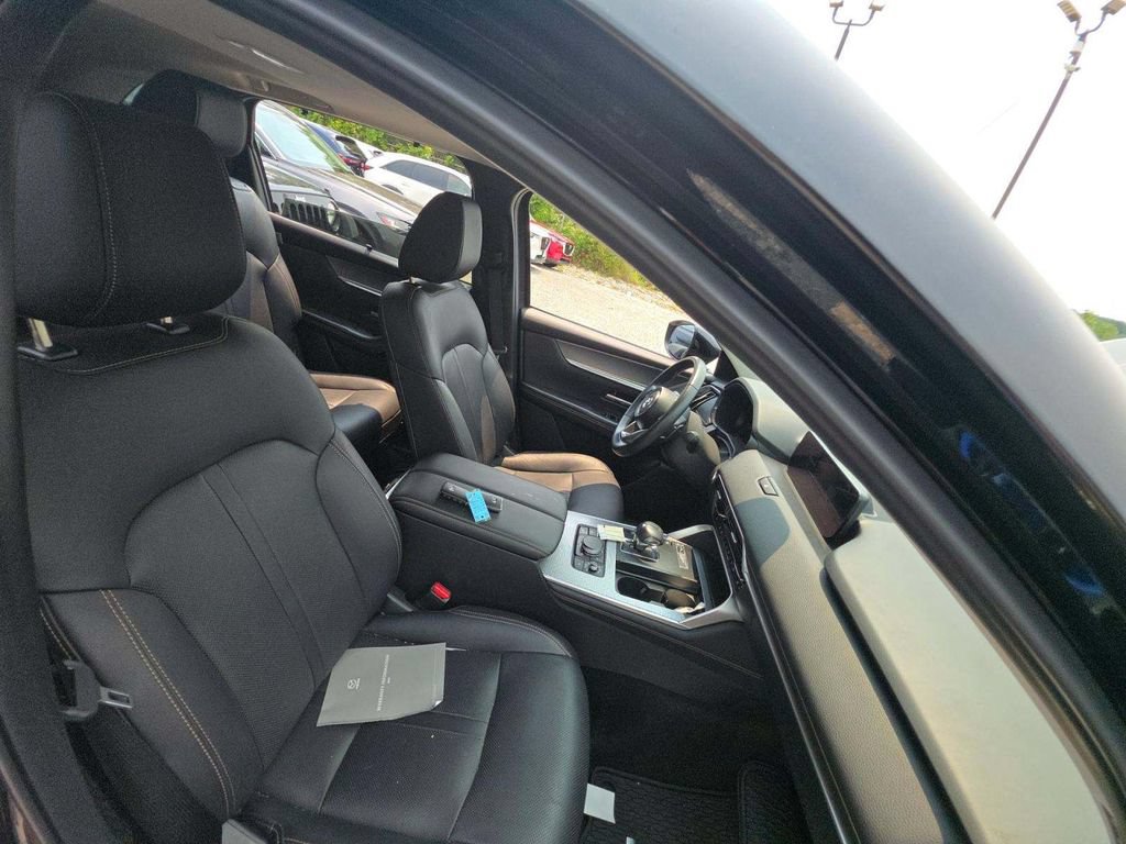 Used 2024 MAZDA CX-90 Plug-In Hybrid w/ Preferred AWD/4WD image 7