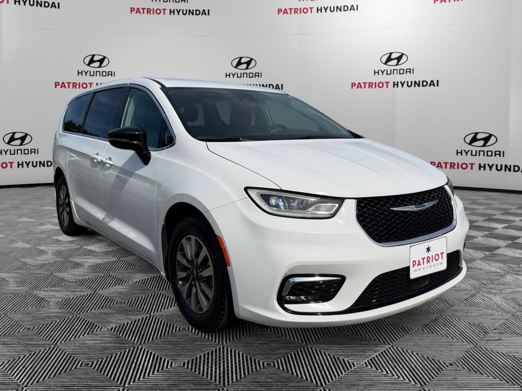 Used 2024 Chrysler Pacifica Limited