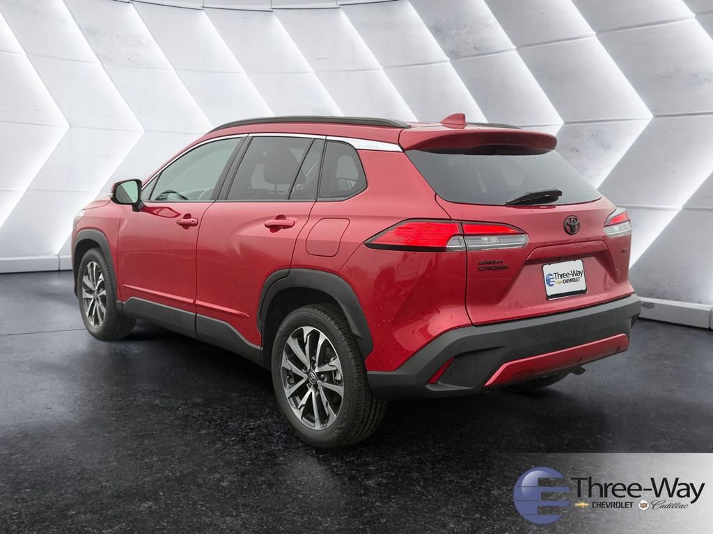 Used 2022 Toyota Corolla Cross XLE w/ Convenience Package image 3