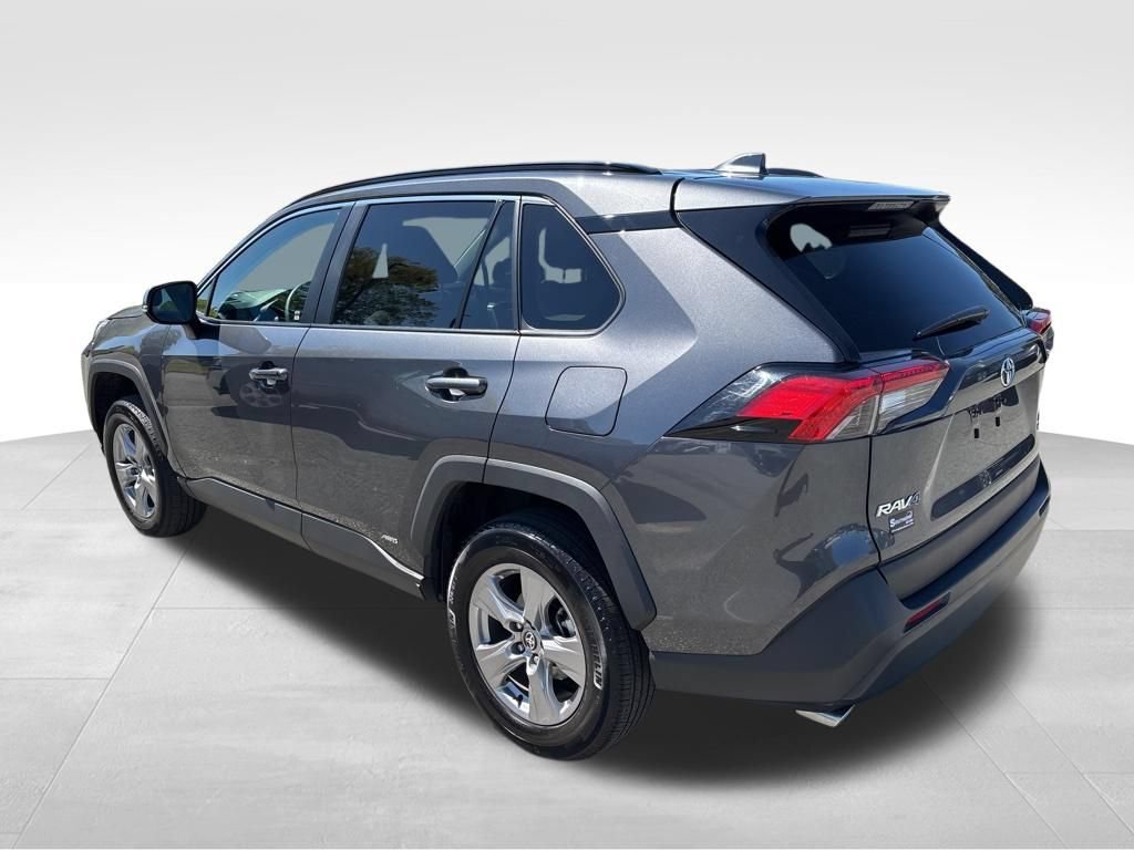 Used 2025 Toyota RAV4 XLE AWD/4WD image 3