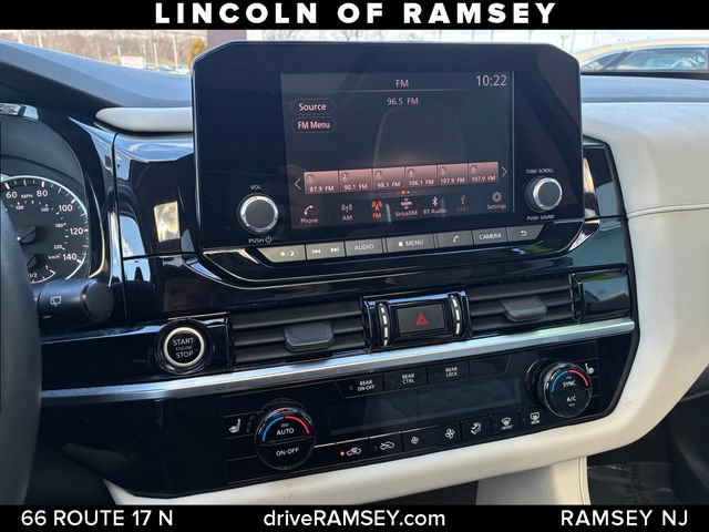 Used 2022 Nissan Pathfinder SV w/ SV Premium Package AWD/4WD image 18