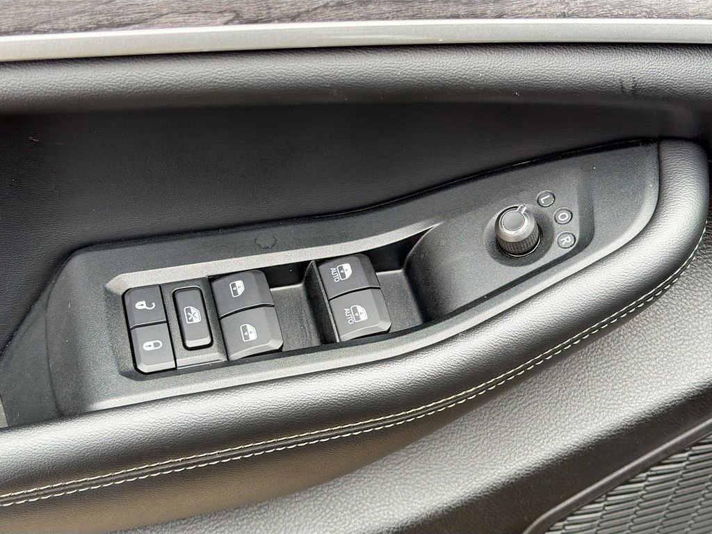 Used 2024 Jeep Grand Cherokee L Limited w/ Luxury Tech Group II image 26