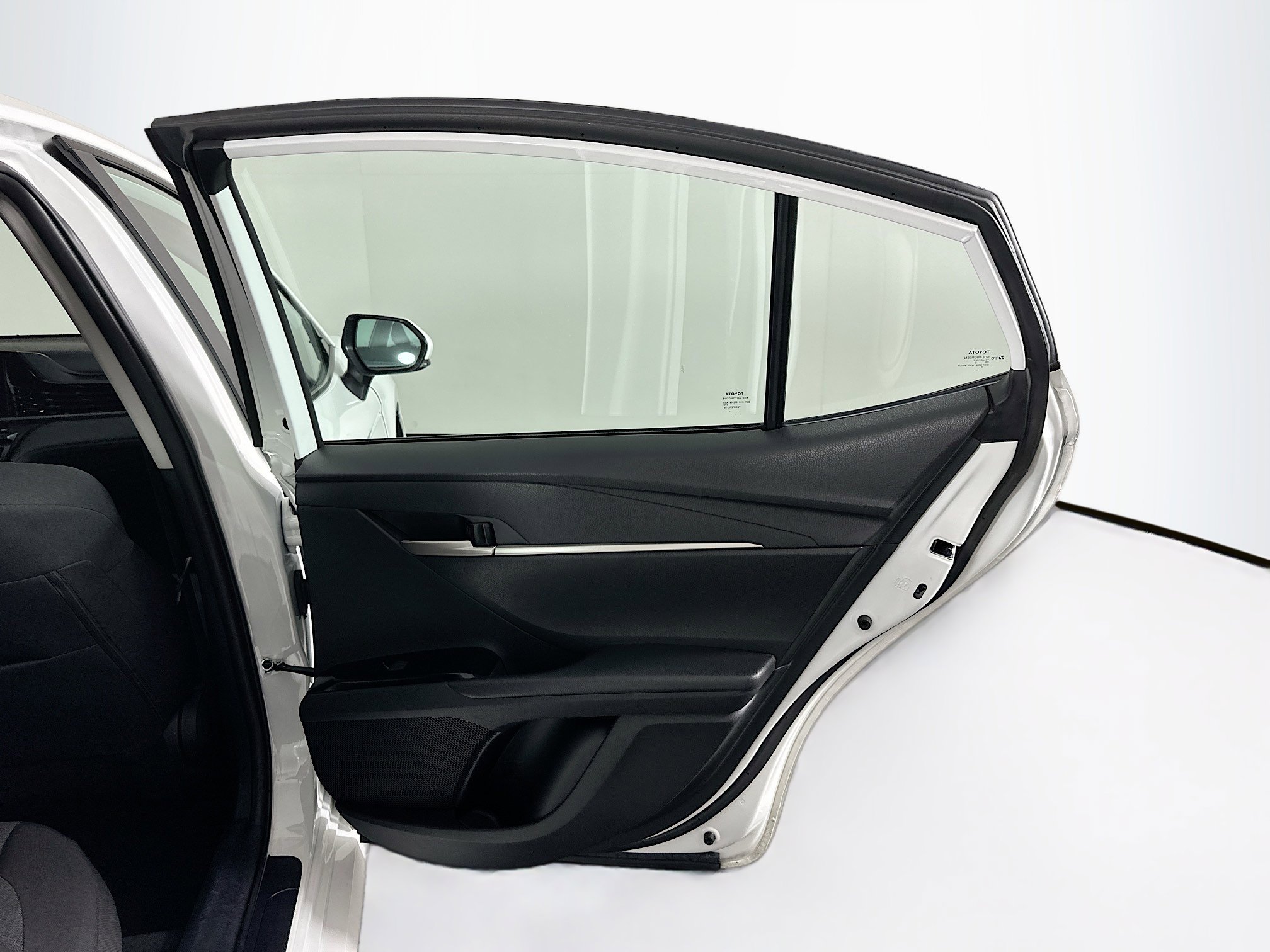 Used 2025 Toyota Camry LE image 30