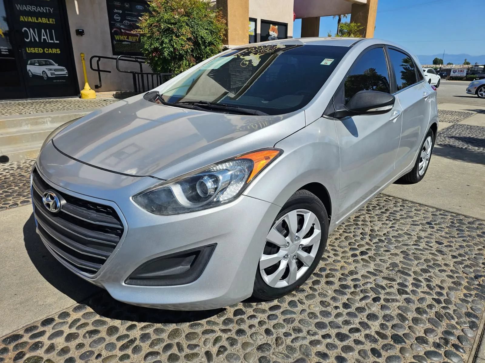 Used 2017 Hyundai Elantra GT FWD image 1