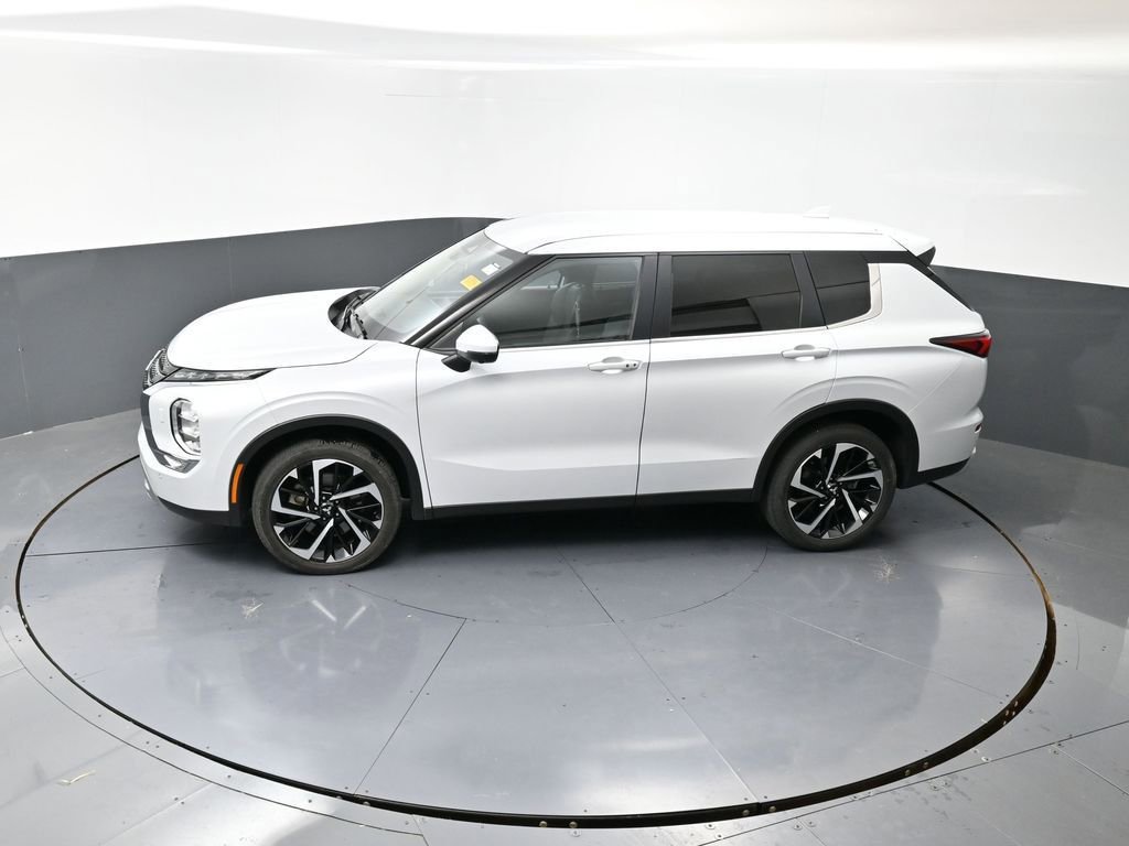 Used 2024 Mitsubishi Outlander SE image 46