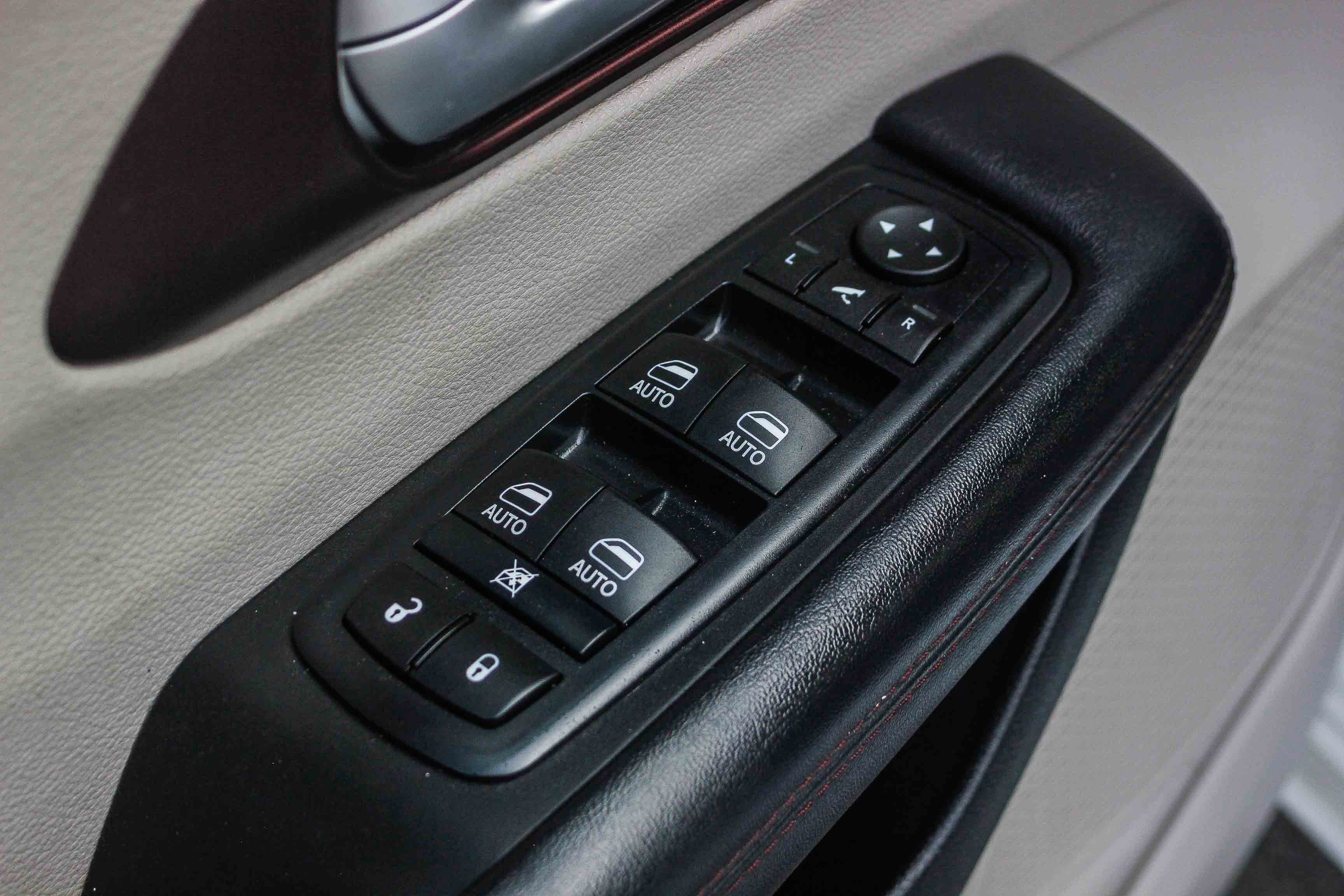 Used 2017 Chrysler Pacifica Limited w/ Advanced Safetytec Group image 26