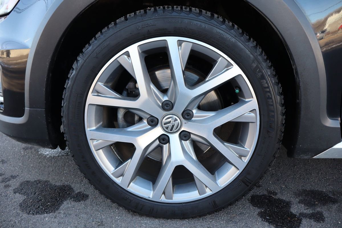 Used 2017 Volkswagen Golf Alltrack SEL image 42