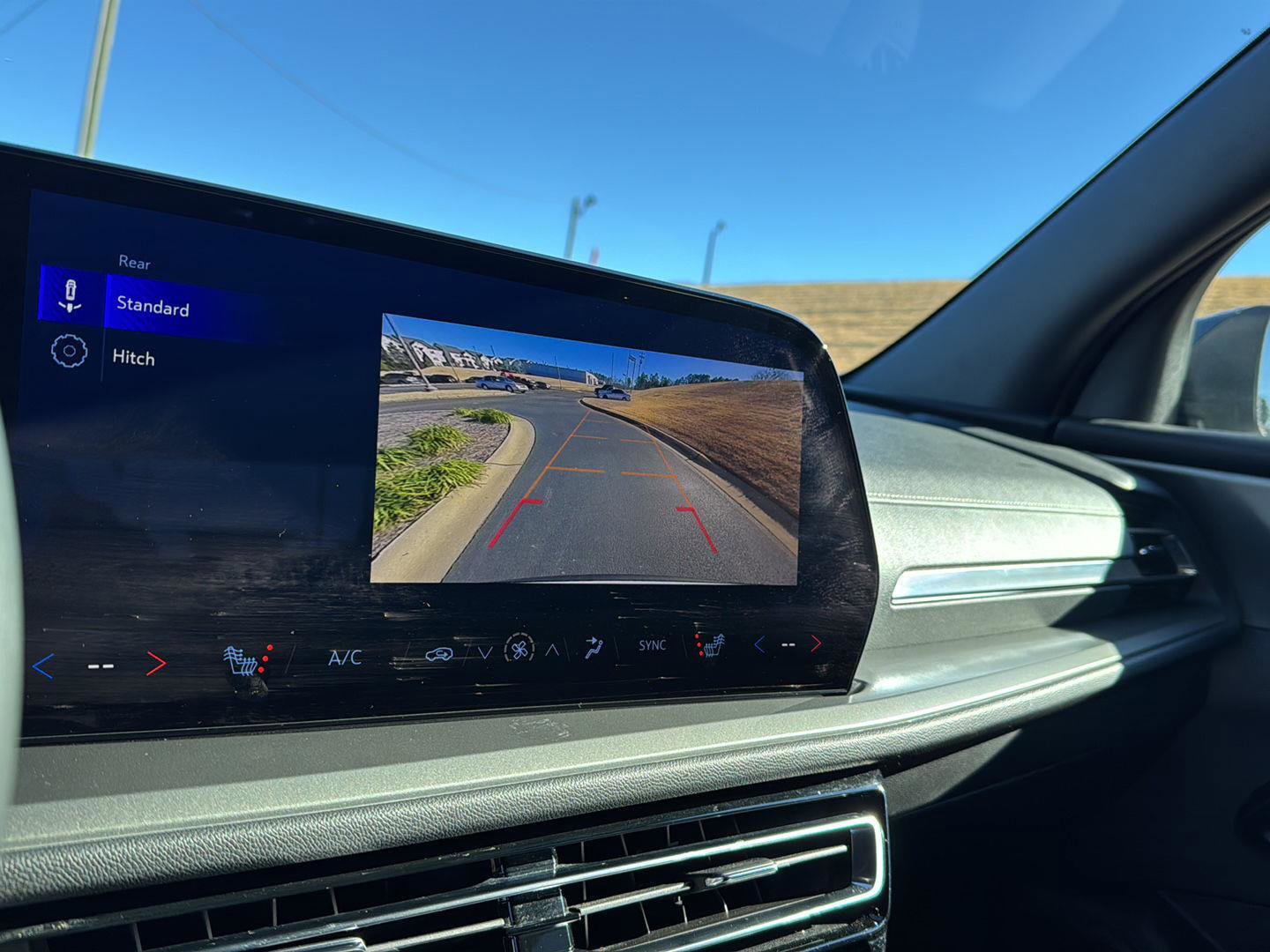 Used 2025 Chevrolet Traverse LT image 23