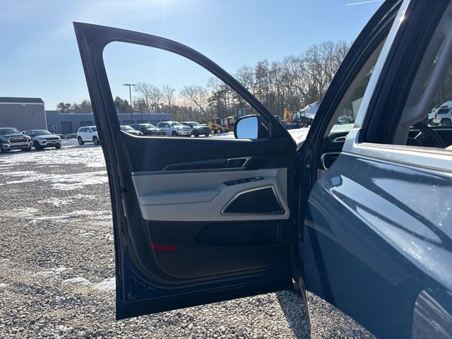 Used 2024 Kia Telluride S image 17