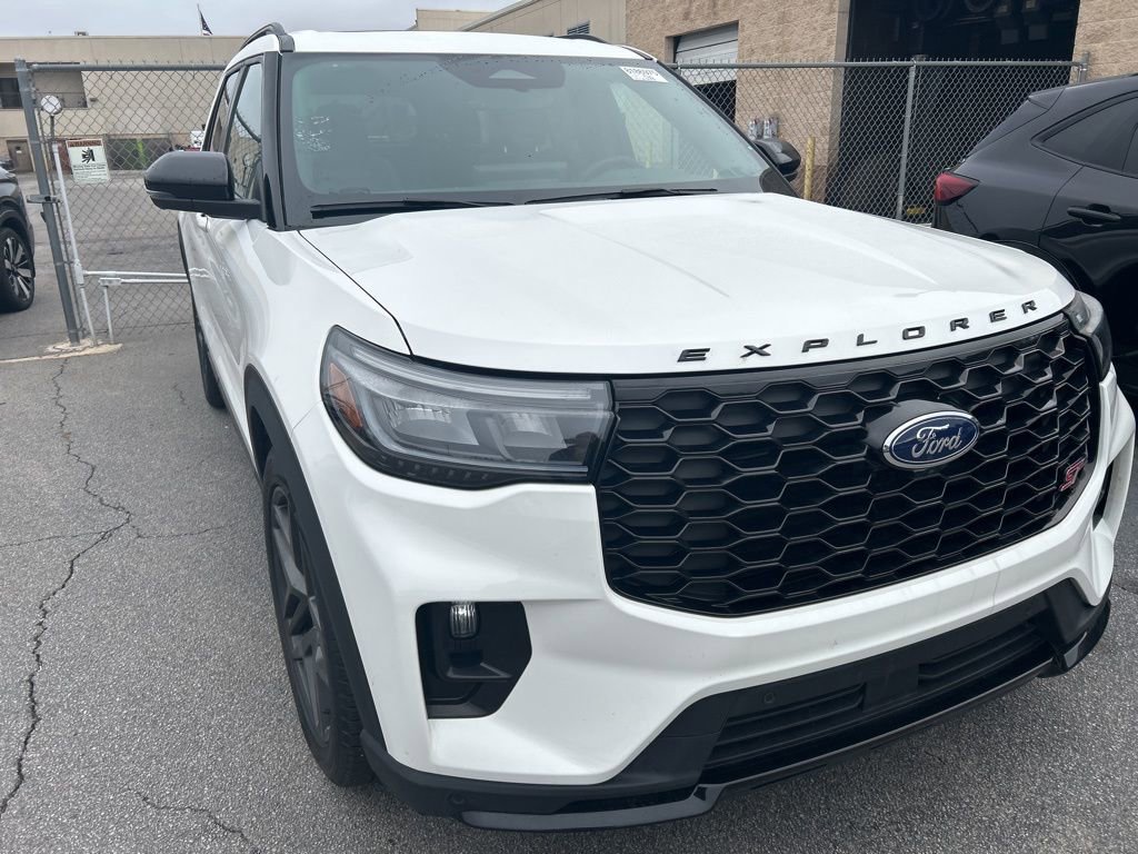 Used 2025 Ford Explorer ST AWD/4WD image 34