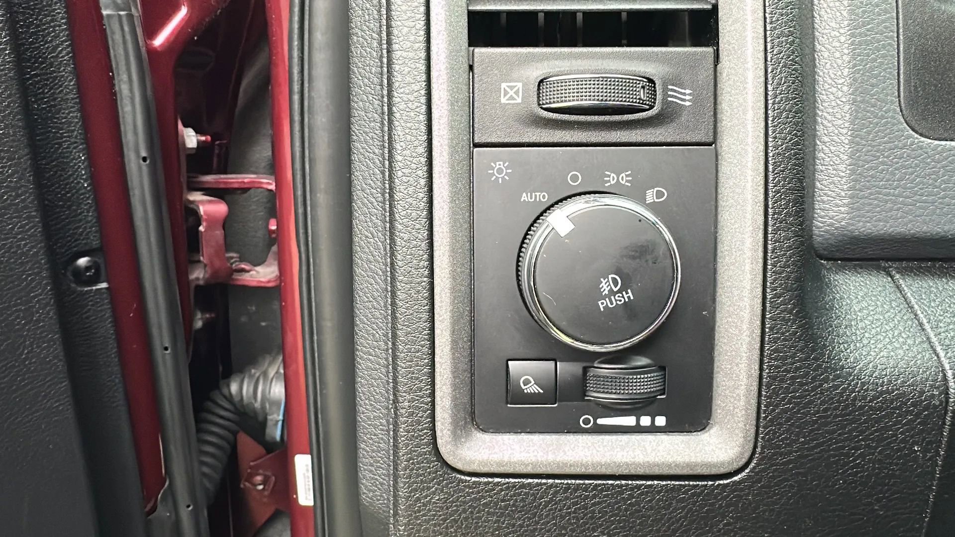 Used 2017 RAM 1500 Express image 34