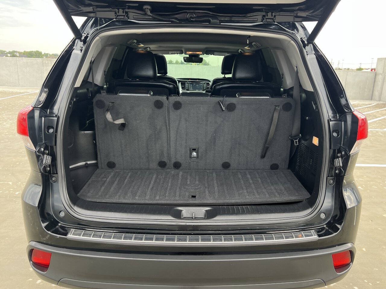 Used 2018 Toyota Highlander SE w/ Protection Package #3 AWD/4WD image 25