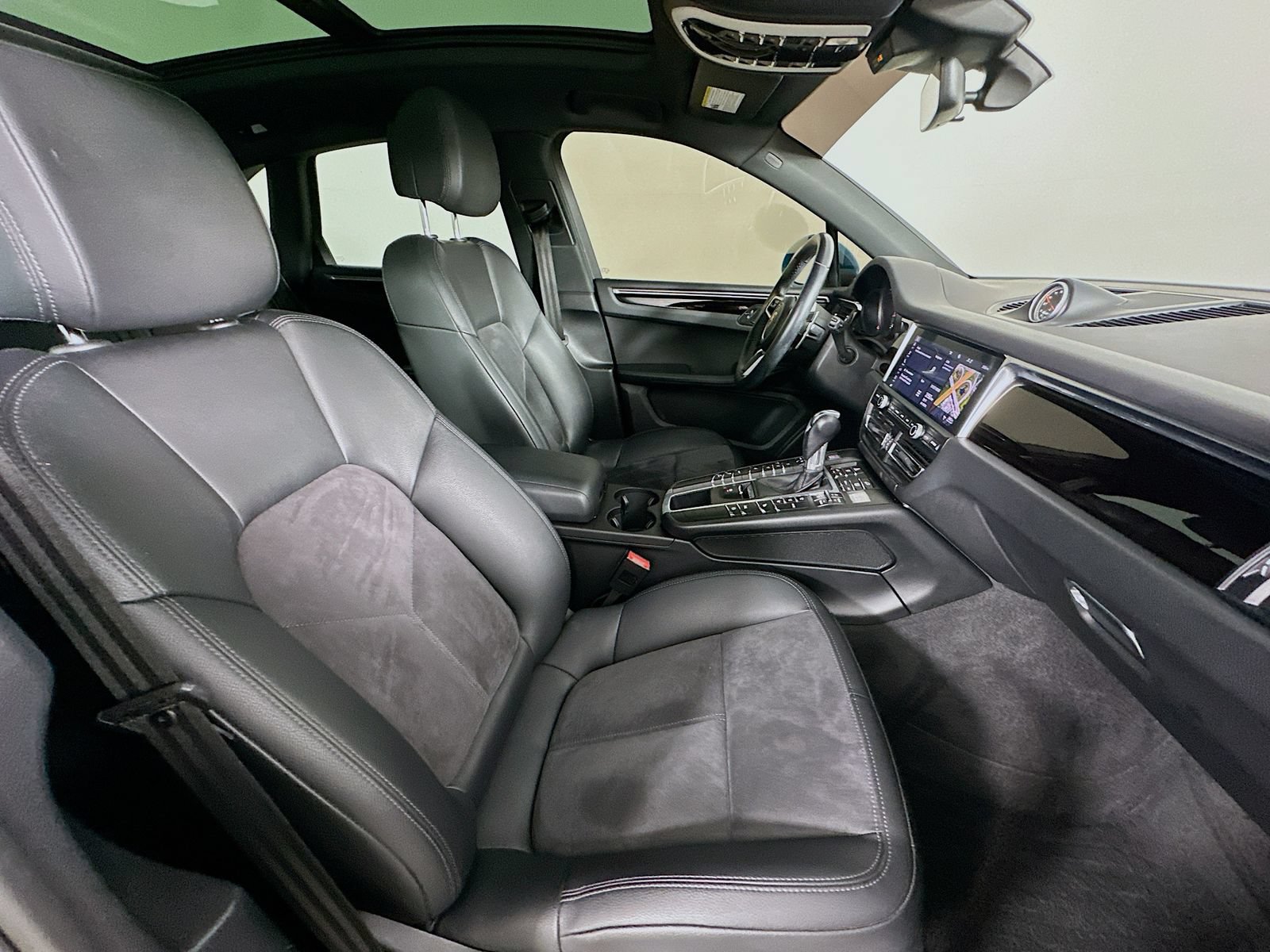 Used 2019 Porsche Macan AWD/4WD image 44
