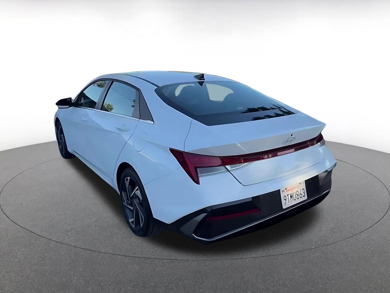 Used 2025 Hyundai Elantra SEL image 12