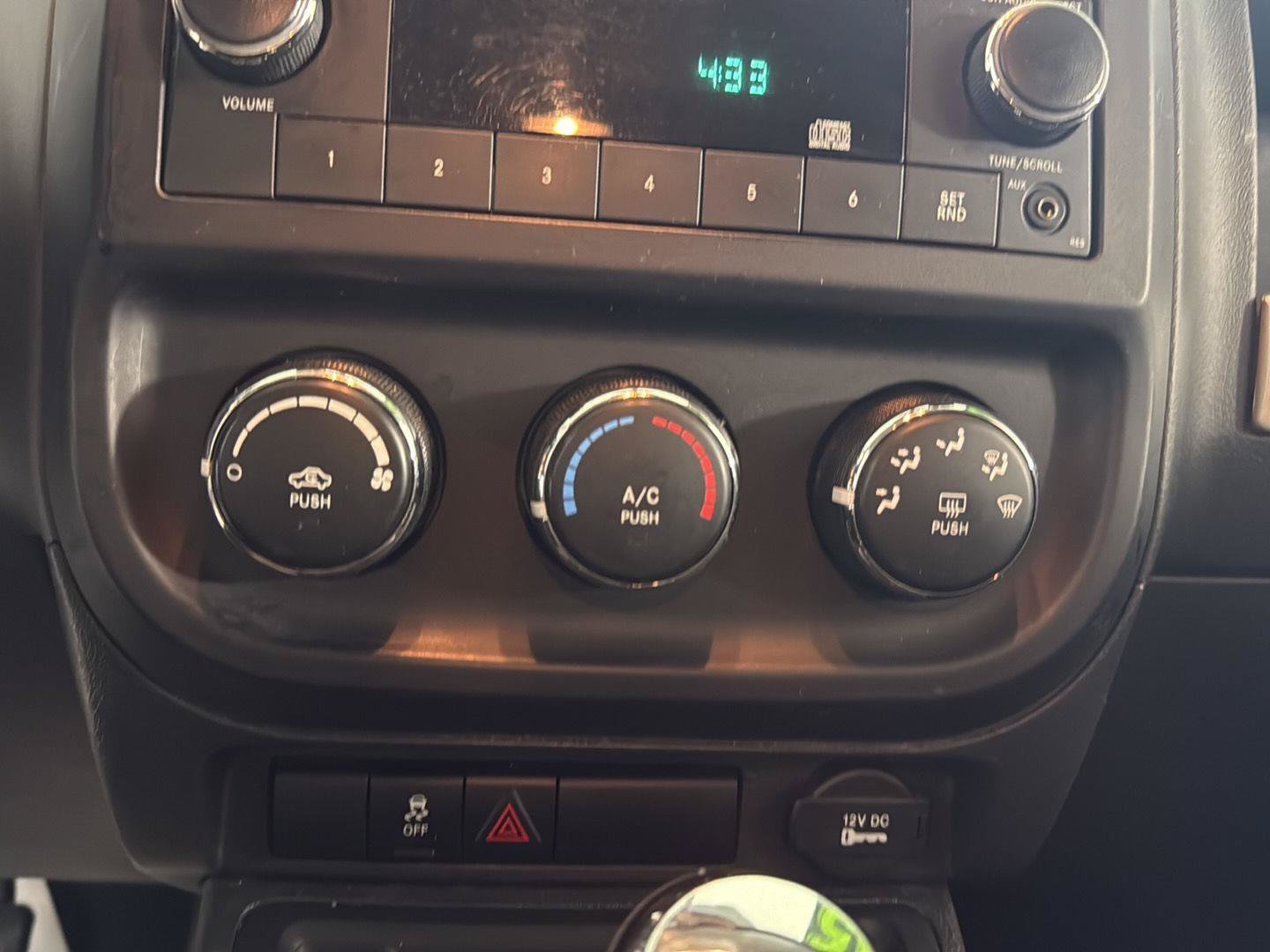 Used 2015 Jeep Compass Sport w/ Power Value Group AWD/4WD image 19