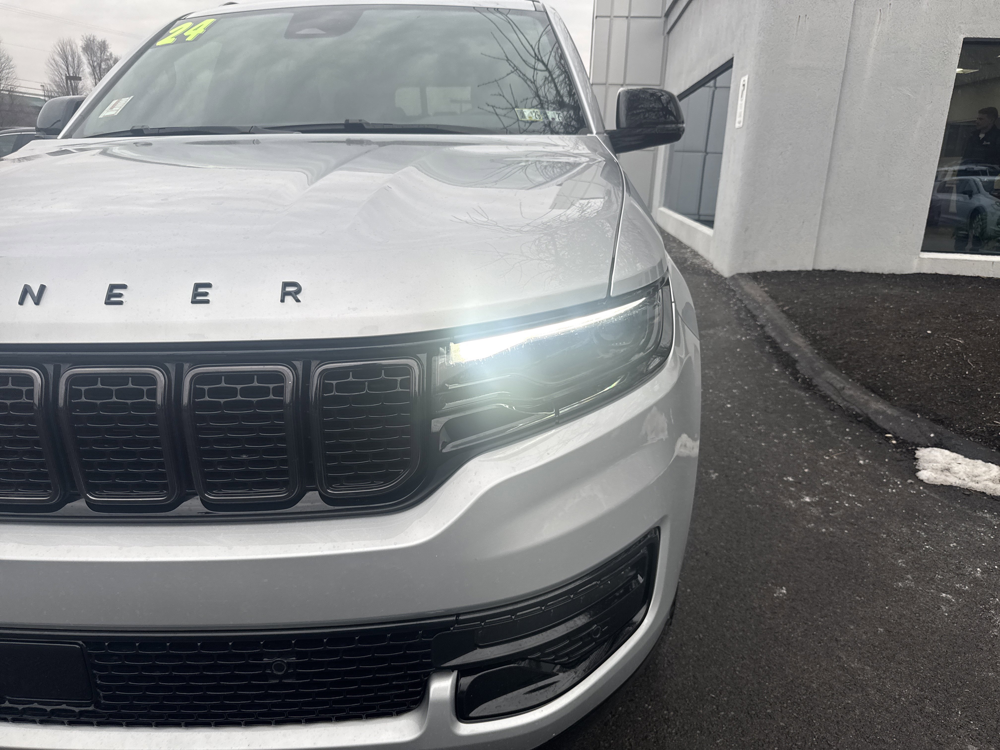 Used 2024 Jeep Wagoneer L Series II image 10