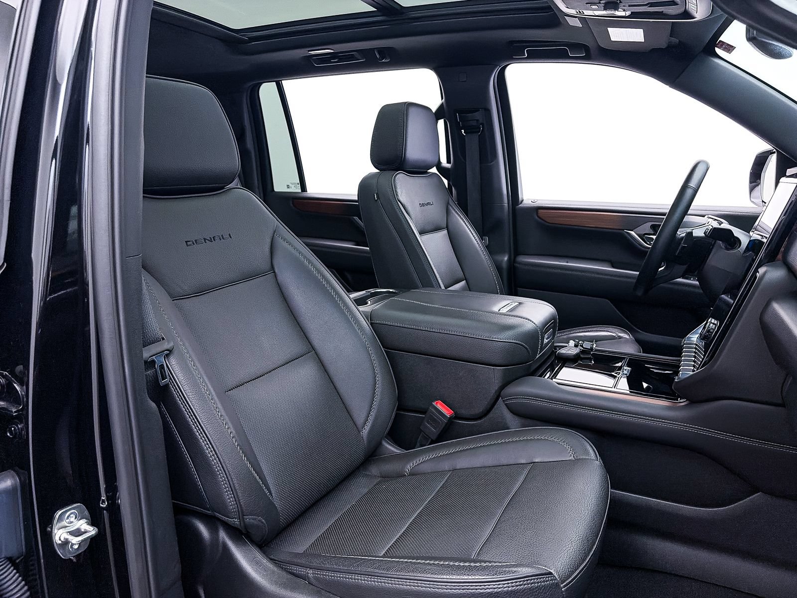 Used 2025 GMC Yukon XL Denali w/ Sun & Power Step Package AWD/4WD image 40