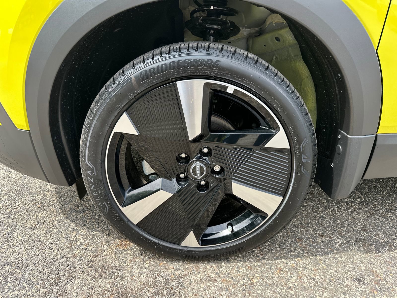 Certified 2025 Nissan Kicks SR FWD image 9