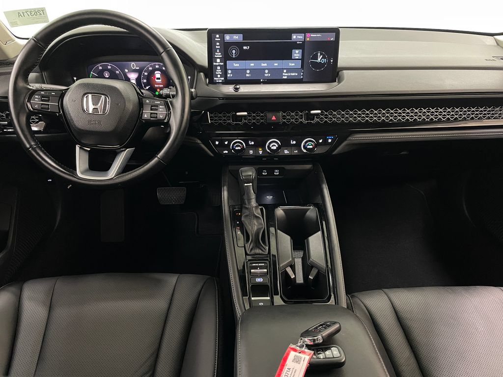 Used 2024 Honda Accord Touring image 9