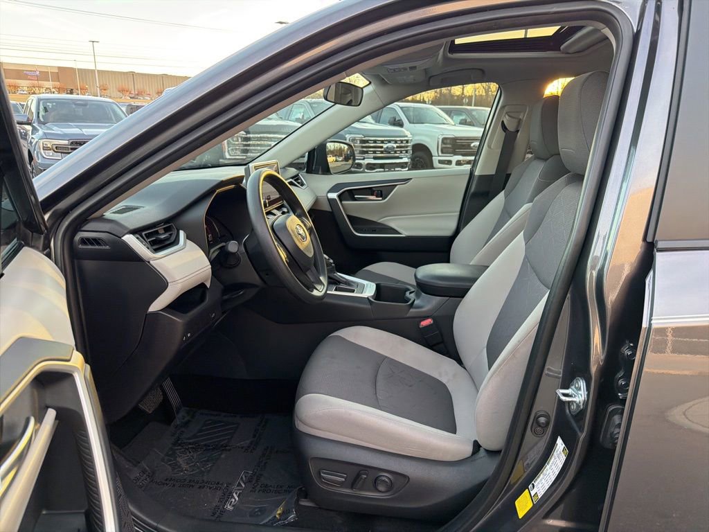 Used 2025 Toyota RAV4 XLE image 10