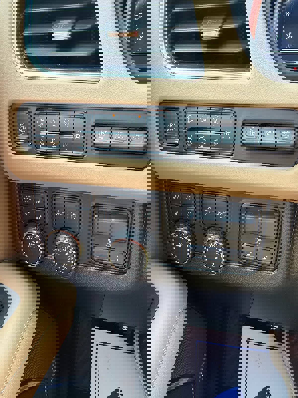 Used 2023 Chevrolet Tahoe Premier w/ Advanced Technology Package image 21