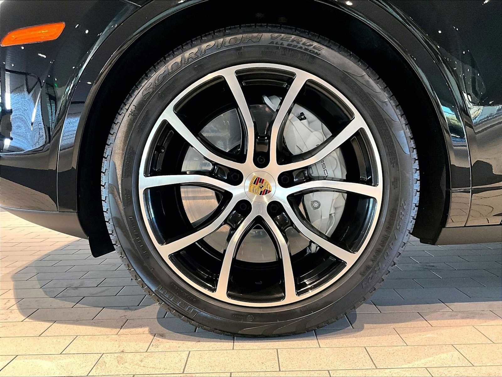 Used 2022 Porsche Cayenne Turbo w/ Premium Package Plus (PI3) image 14