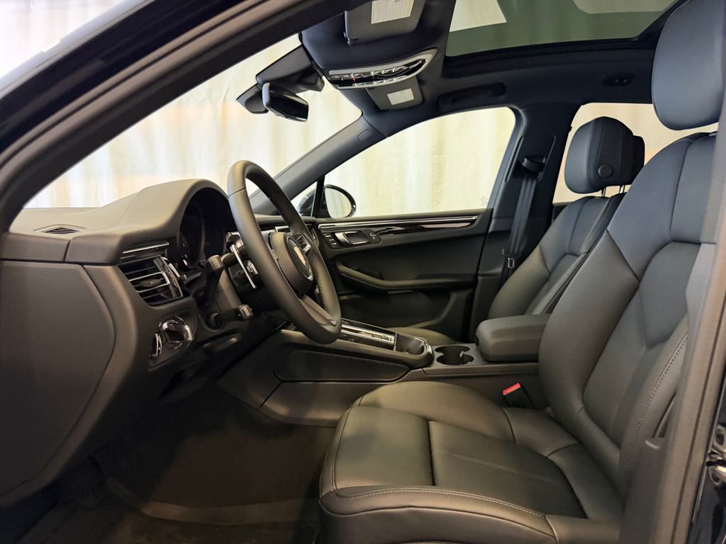 New 2026 Porsche Macan AWD/4WD image 5