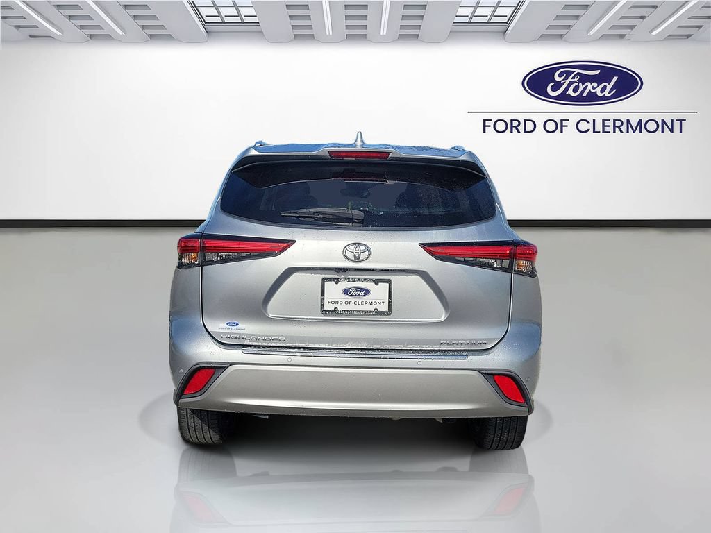 Used 2021 Toyota Highlander Platinum FWD image 4