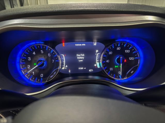 Used 2023 Chrysler Pacifica Touring image 18