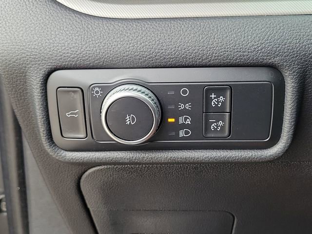 Used 2020 Ford Explorer XLT w/ Equipment Group 202A AWD/4WD image 19