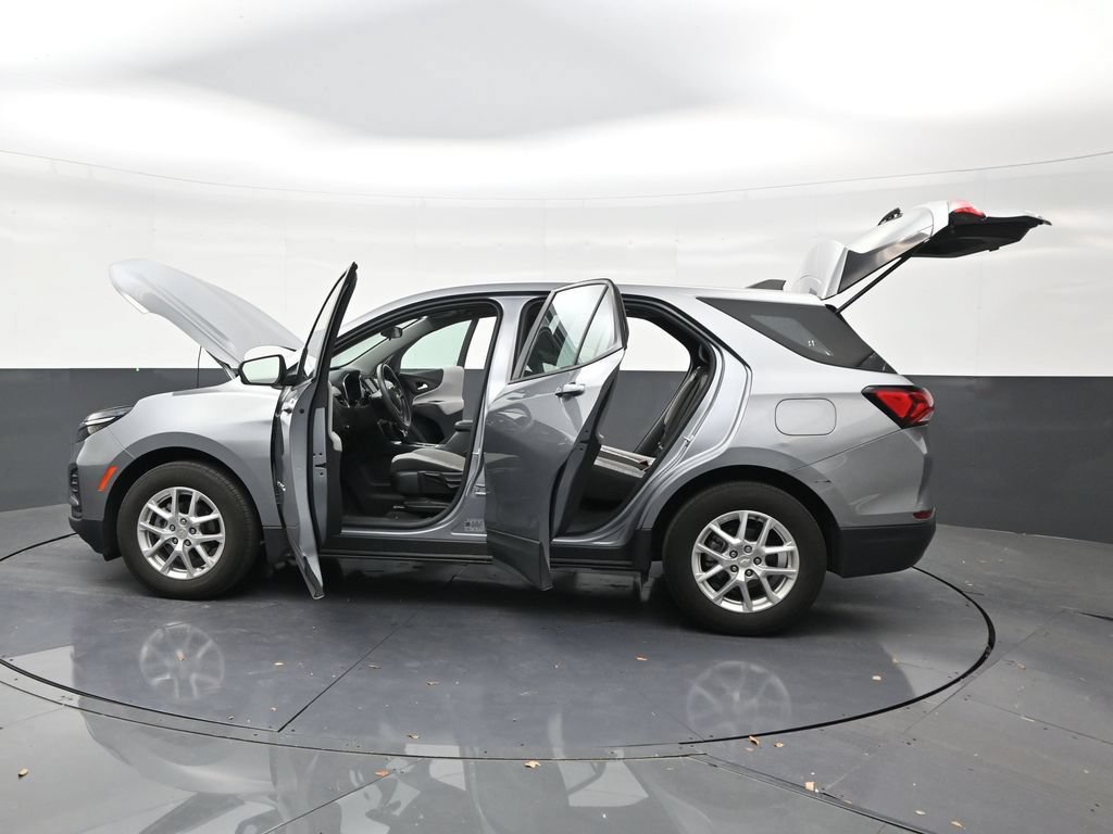 Used 2024 Chevrolet Equinox LS FWD image 30