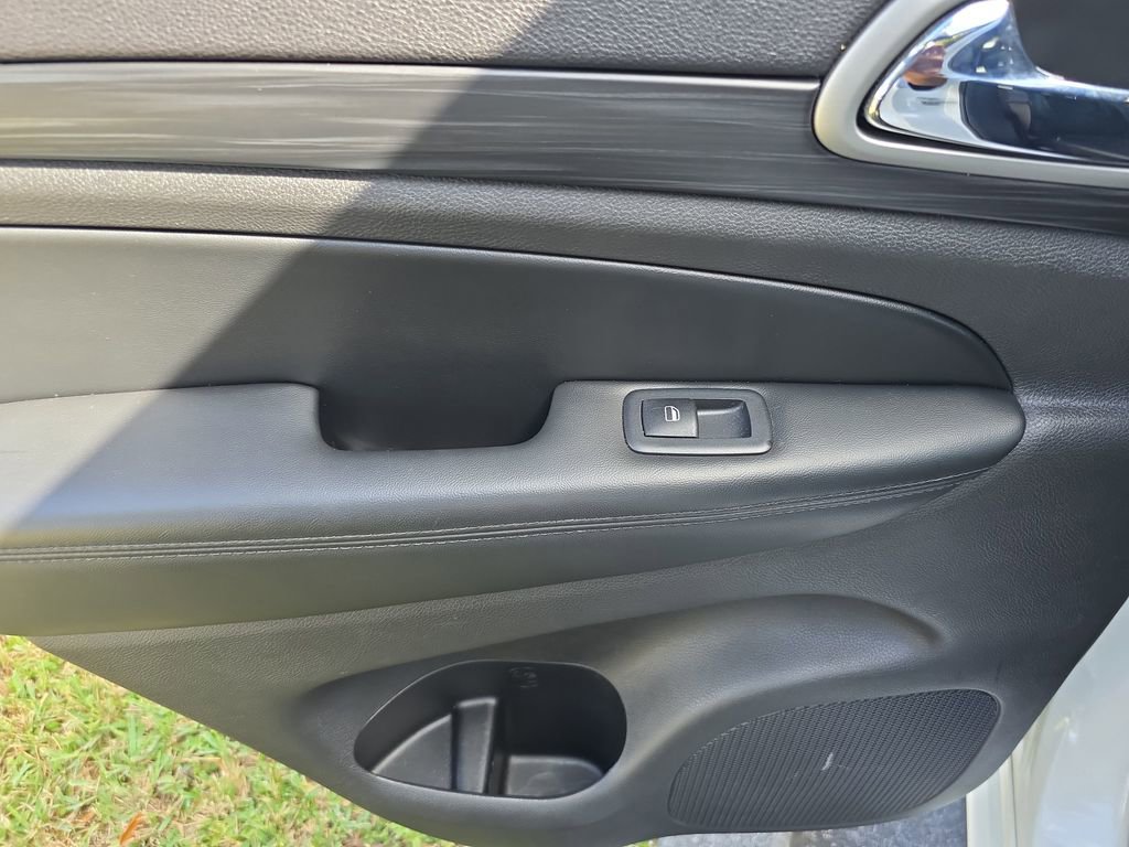 Used 2019 Jeep Grand Cherokee Altitude image 8