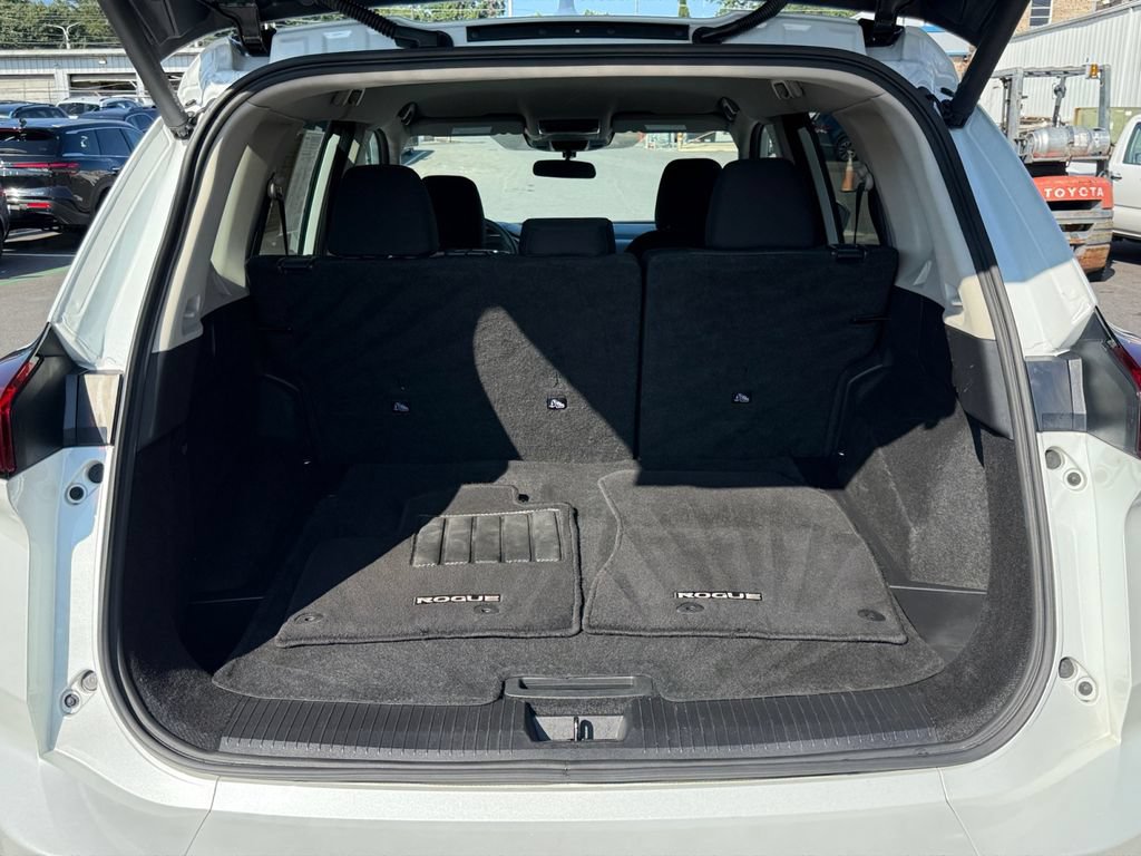 Used 2024 Nissan Rogue SV AWD/4WD image 24