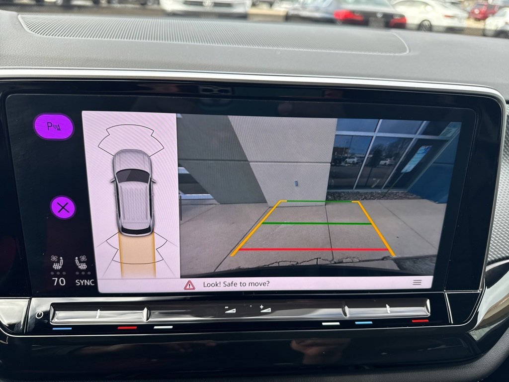 Certified 2025 Volkswagen Atlas Cross Sport SEL R-Line image 24