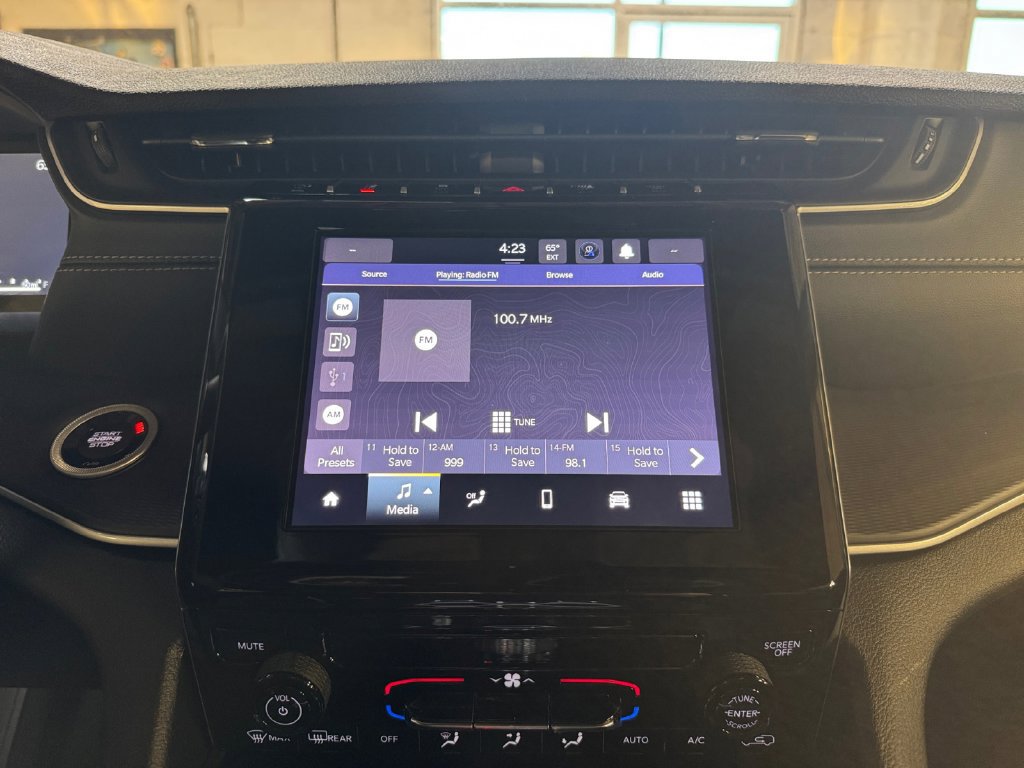 New 2025 Jeep Grand Cherokee Laredo X AWD/4WD image 17